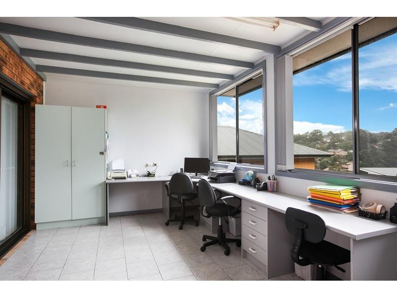 10 Murrogun Cres, Cordeaux Heights NSW 2526