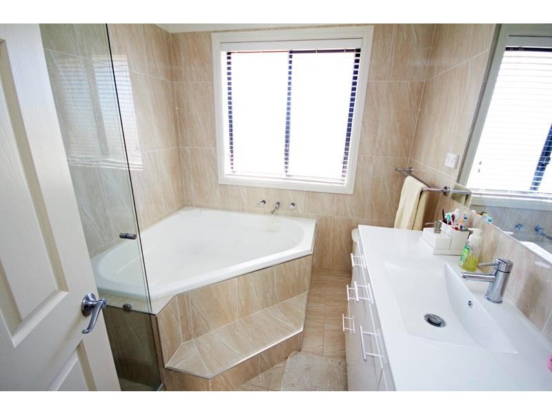 27 Brindabella Dr, Shell Cove NSW 2529