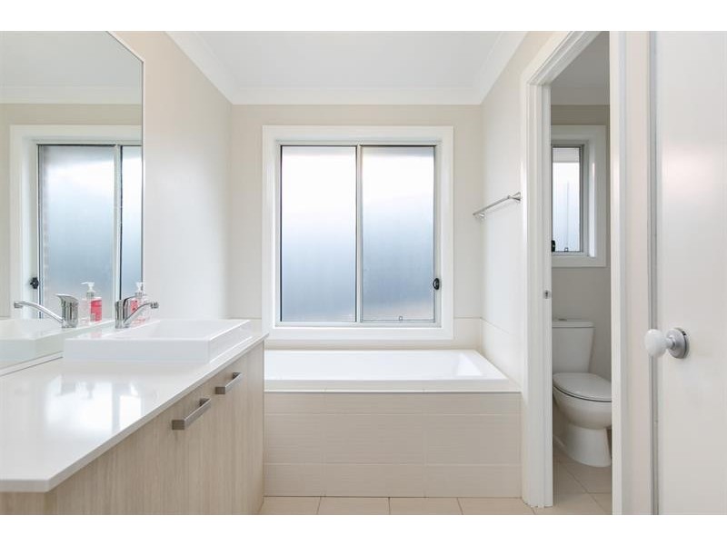 13 Dillon Rd, Flinders NSW 2529