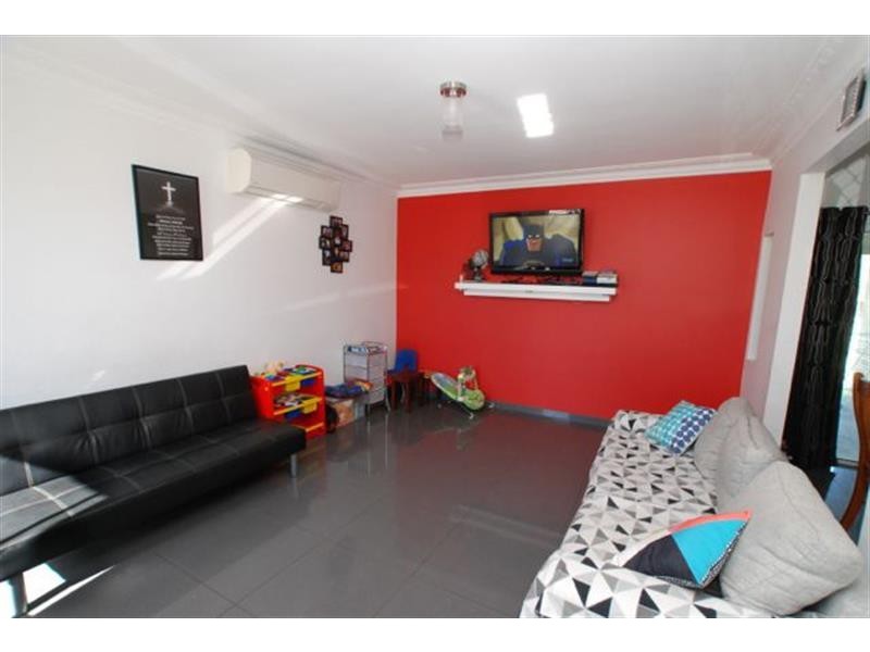 43 Gloucester Crescent, Dapto NSW 2530