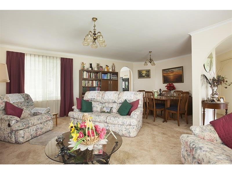 14 Honeysuckle Pl, Albion Park Rail NSW 2527