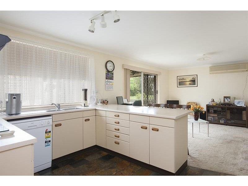 14 Honeysuckle Pl, Albion Park Rail NSW 2527