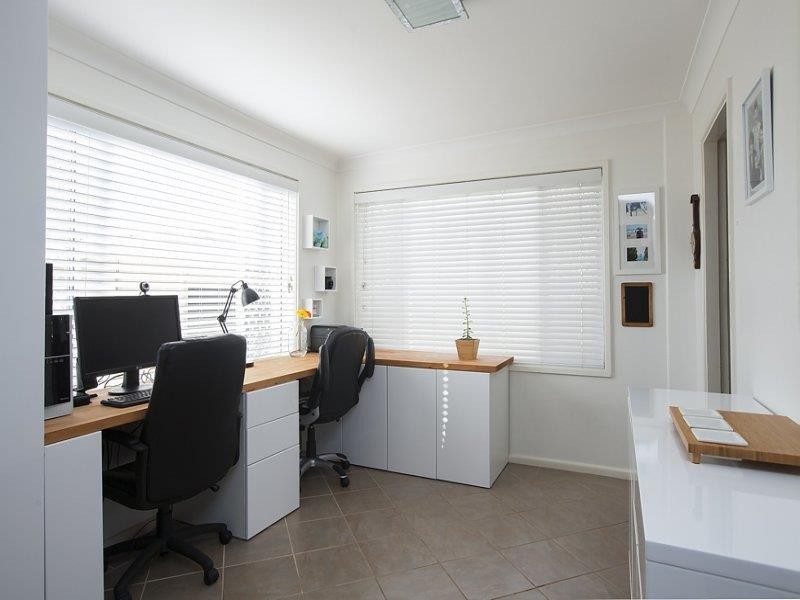 15 Woodford Ave, Warilla NSW 2528