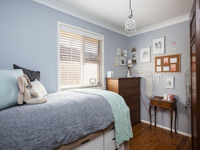 15 Woodford Ave, Warilla NSW 2528