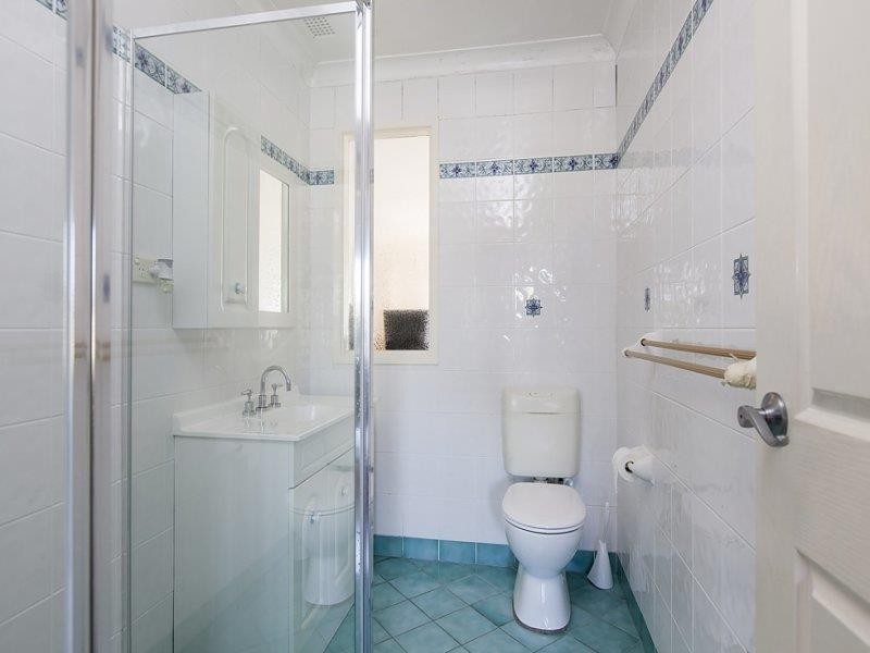 15 Woodford Ave, Warilla NSW 2528