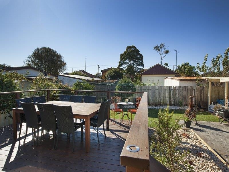 15 Woodford Ave, Warilla NSW 2528