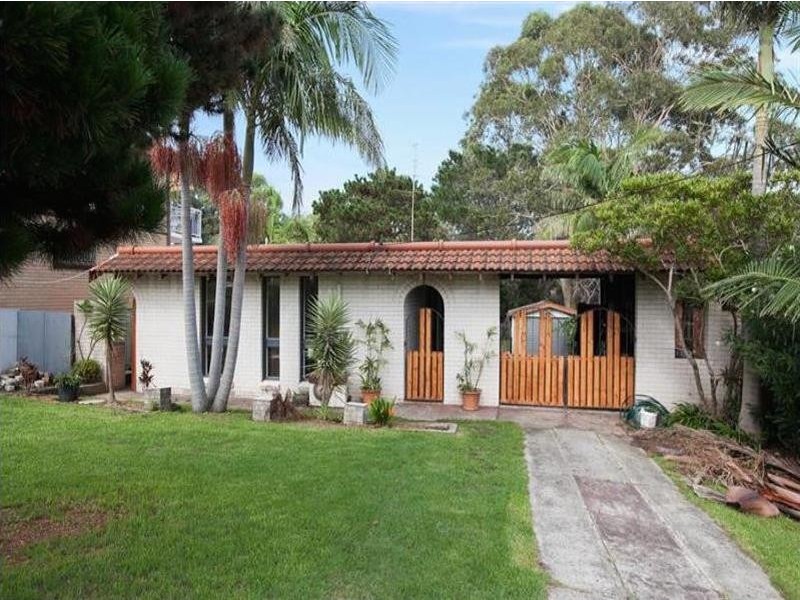 18 Hunter St, Barrack Heights NSW 2528