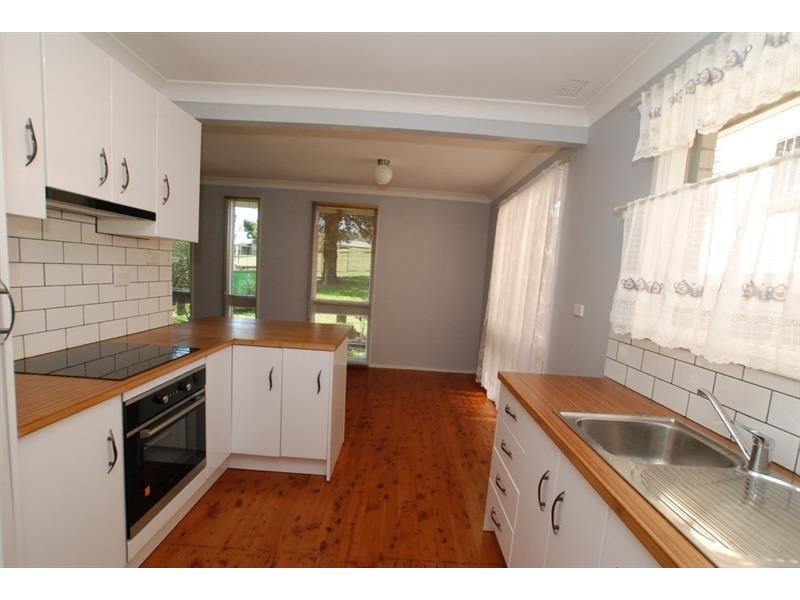 18 Hunter St, Barrack Heights NSW 2528