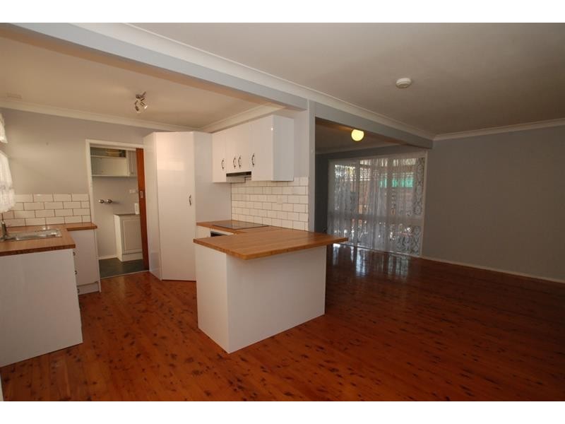 18 Hunter St, Barrack Heights NSW 2528