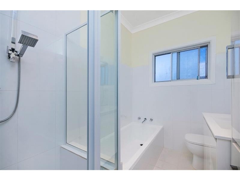 1/104 Blackman Pde, Unanderra NSW 2526
