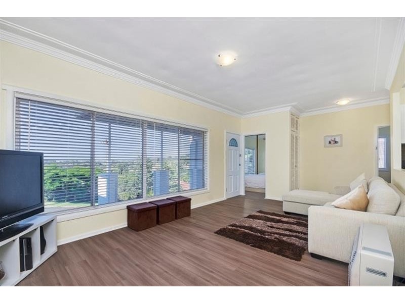 1/104 Blackman Pde, Unanderra NSW 2526