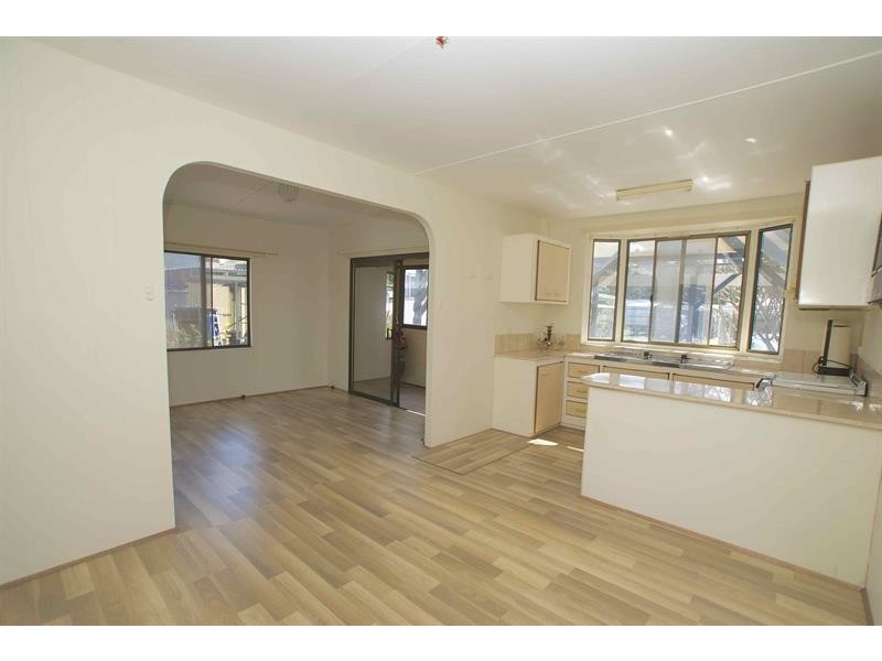 65 Woodrow Pl, Figtree NSW 2525