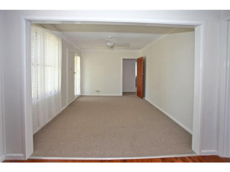 7 Hill St, Warilla NSW 2528