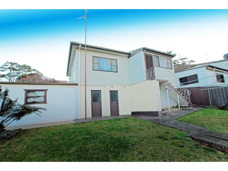 11 Claremont Ave, Lake Heights NSW 2502
