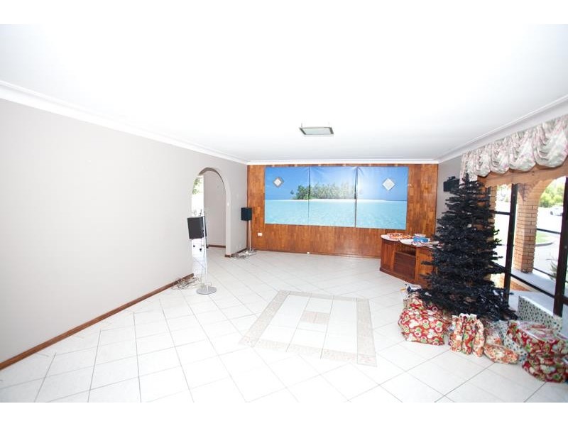 1 Blue Gum Pl, Barrack Heights NSW 2528