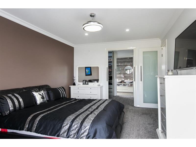 61 Rosemont Cct, Flinders NSW 2529