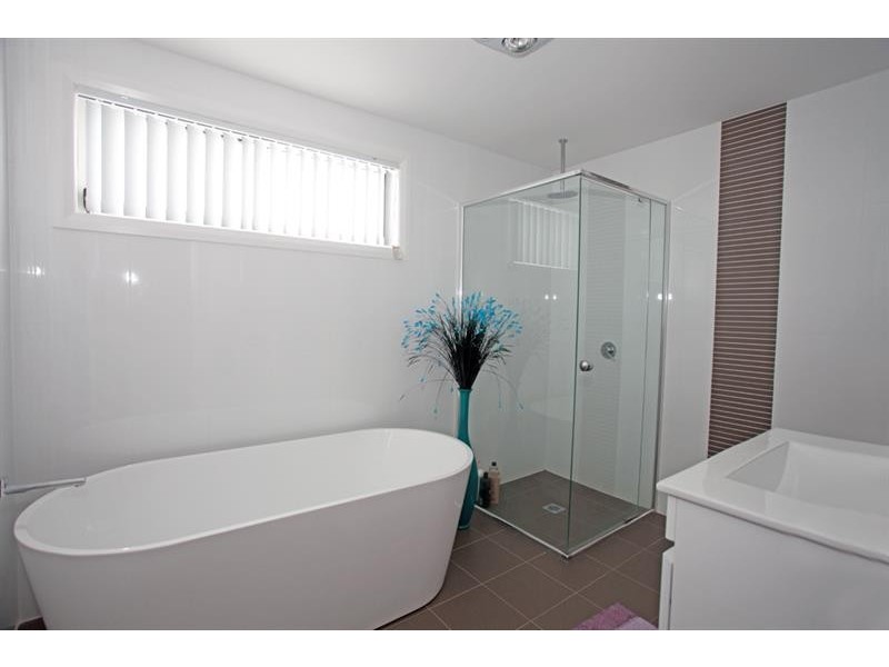 2/171 Wyndarra Way, Koonawarra NSW 2530