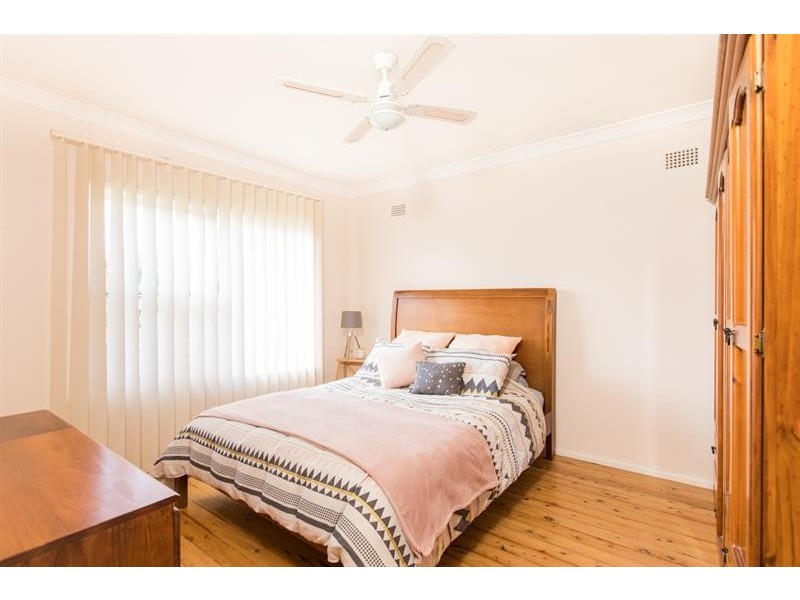 17 Miller St, Oak Flats NSW 2529