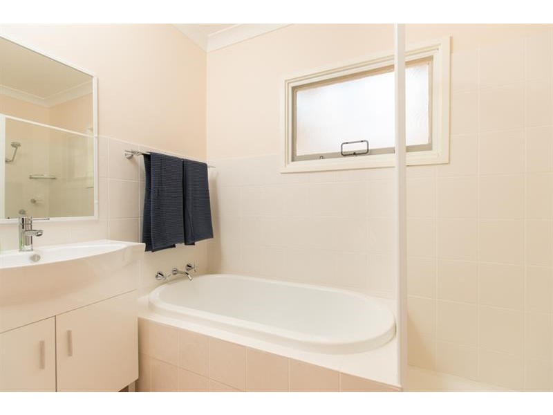 17 Miller St, Oak Flats NSW 2529