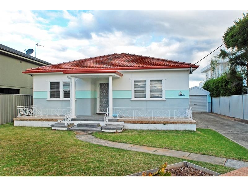 11 Lake Pde, East Corrimal NSW 2518