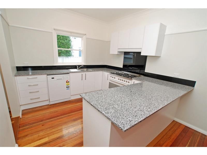 11 Lake Pde, East Corrimal NSW 2518