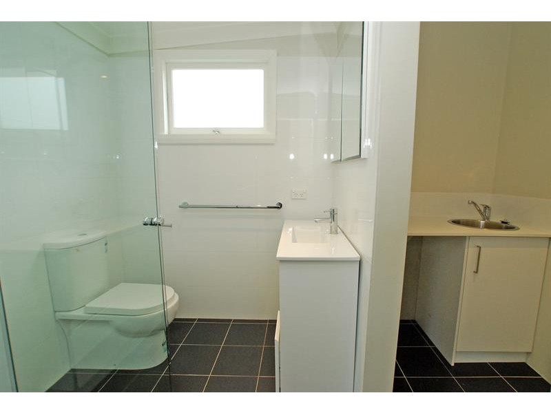 11 Lake Pde, East Corrimal NSW 2518