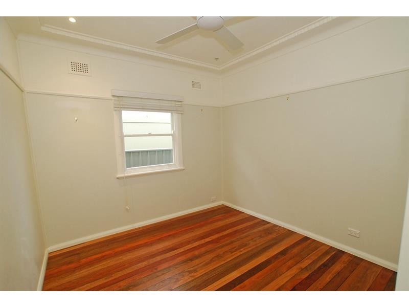 11 Lake Pde, East Corrimal NSW 2518