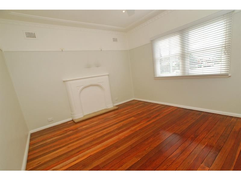 11 Lake Pde, East Corrimal NSW 2518