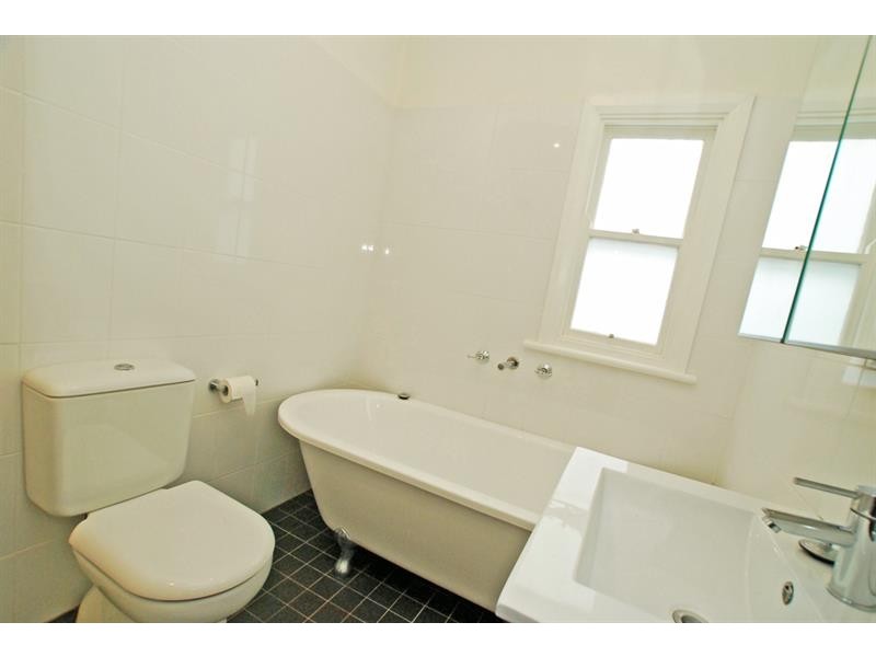 11 Lake Pde, East Corrimal NSW 2518