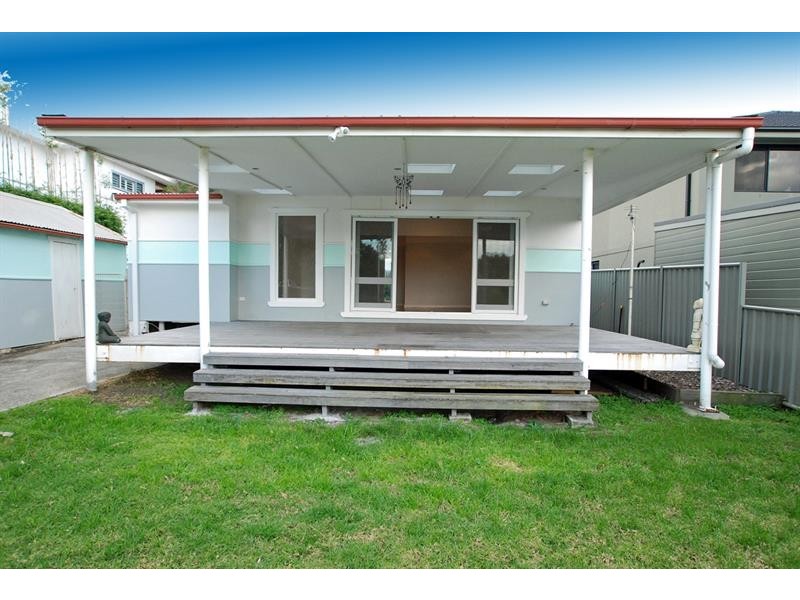 11 Lake Pde, East Corrimal NSW 2518