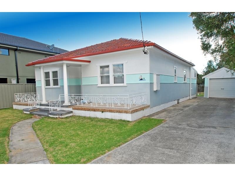 11 Lake Pde, East Corrimal NSW 2518