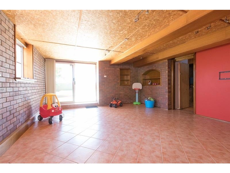 2 Kalang Ave, Kanahooka NSW 2530