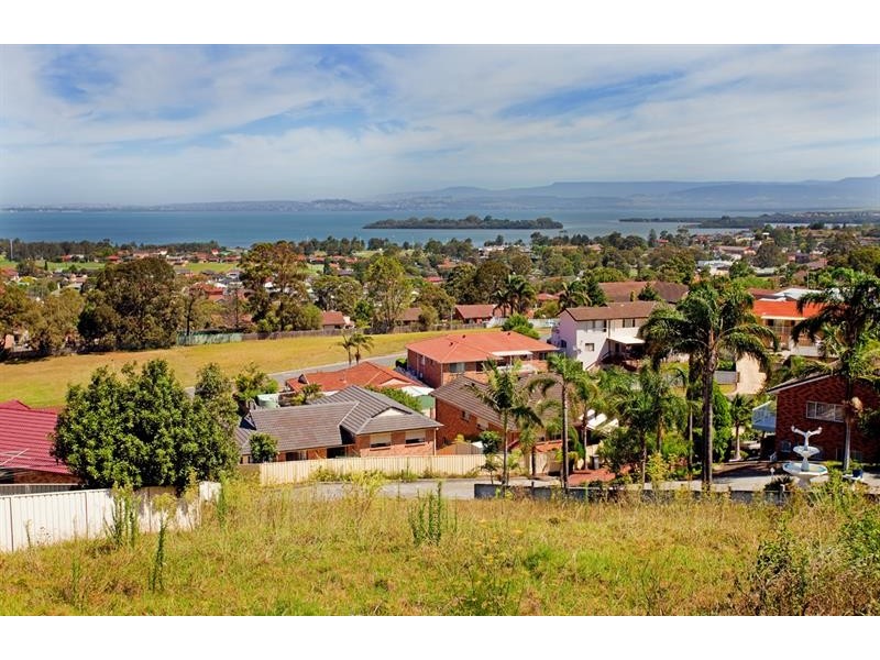 13 Scenic Pl, Berkeley NSW 2506