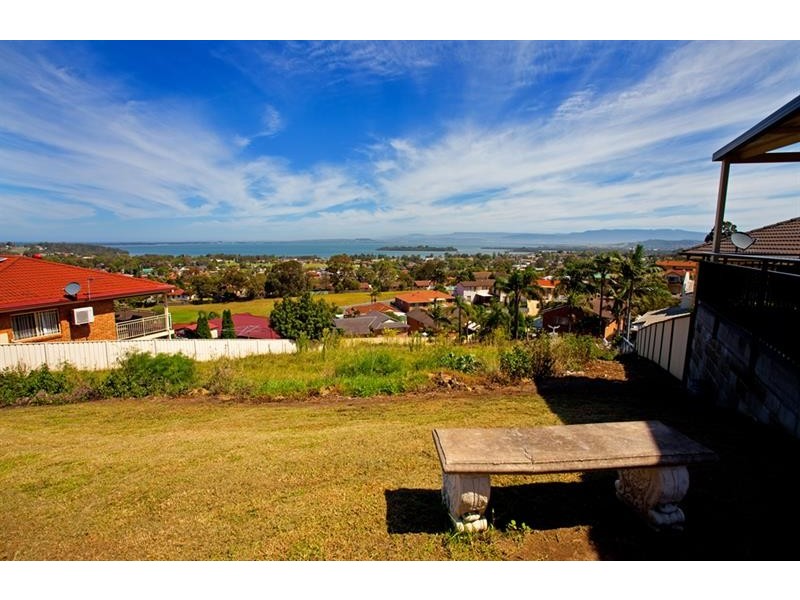13 Scenic Pl, Berkeley NSW 2506