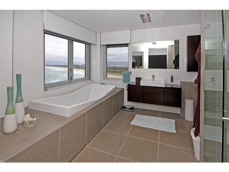 32 Dovers Dr, Port Kembla NSW 2505