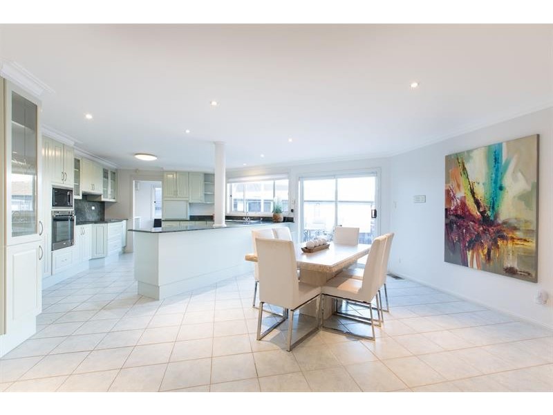 18 Ragamuffin Cct, Shell Cove NSW 2529