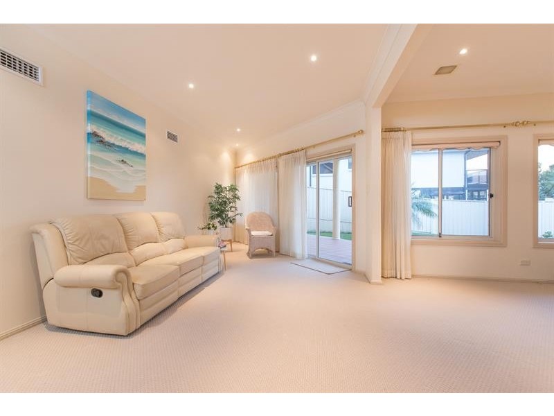 18 Ragamuffin Cct, Shell Cove NSW 2529