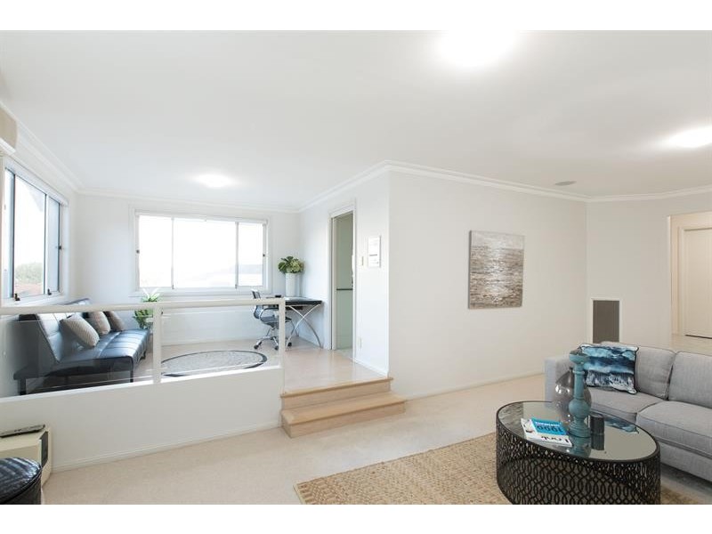 18 Ragamuffin Cct, Shell Cove NSW 2529