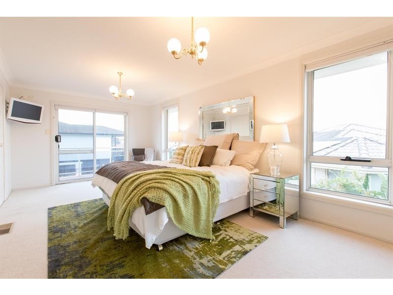 18 Ragamuffin Cct, Shell Cove NSW 2529