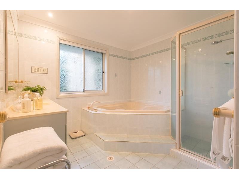 18 Ragamuffin Cct, Shell Cove NSW 2529