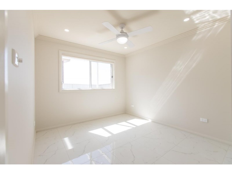 16 Chaplin Place, Albion Park NSW 2527