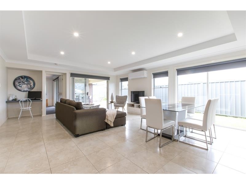 13 Elizabeth  Cct, Flinders NSW 2529