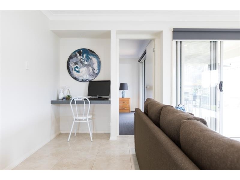 13 Elizabeth  Cct, Flinders NSW 2529