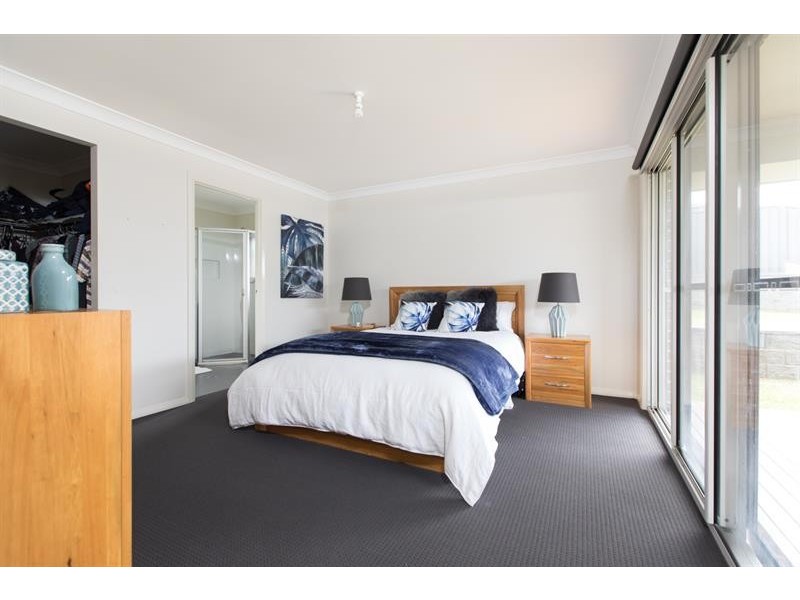 13 Elizabeth  Cct, Flinders NSW 2529