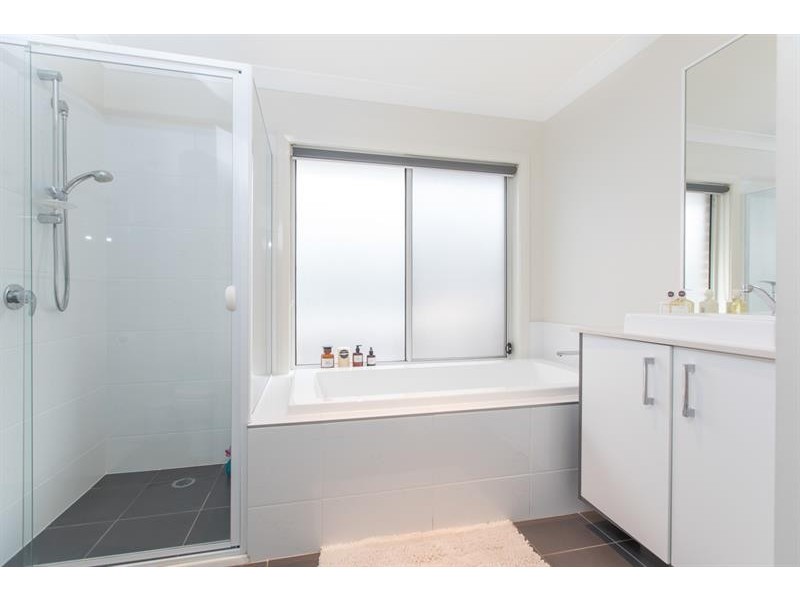 13 Elizabeth  Cct, Flinders NSW 2529