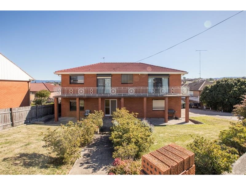 32 Hurry Cres, Warrawong NSW 2502