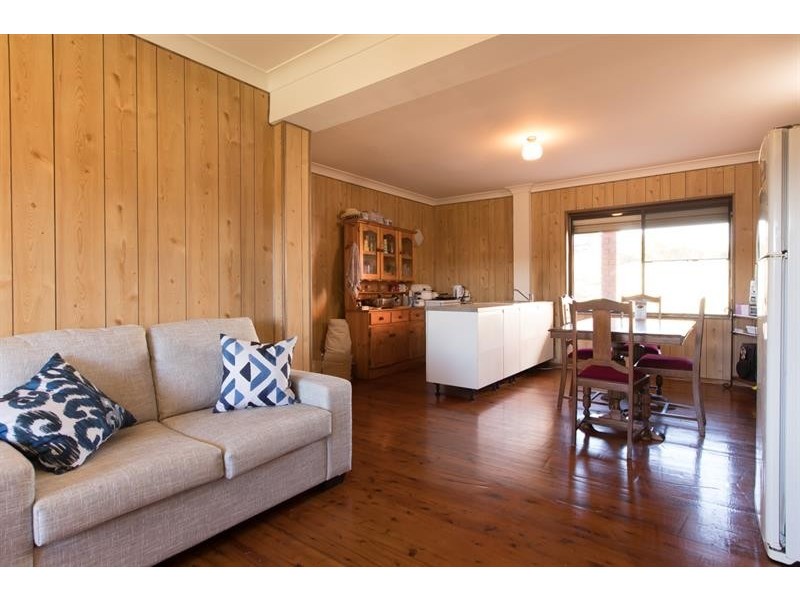 32 Hurry Cres, Warrawong NSW 2502