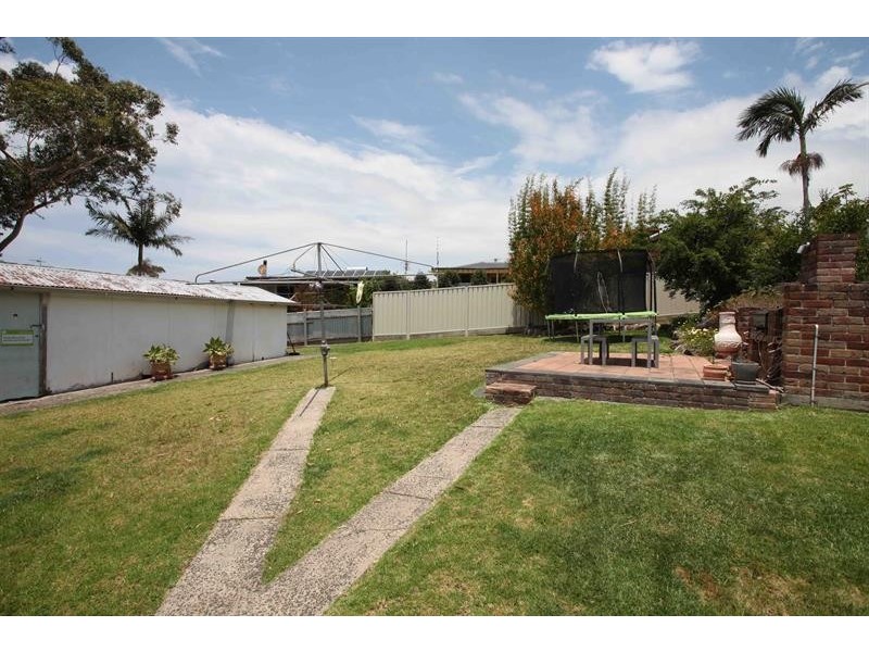 59 Cassia St, Barrack Heights NSW 2528
