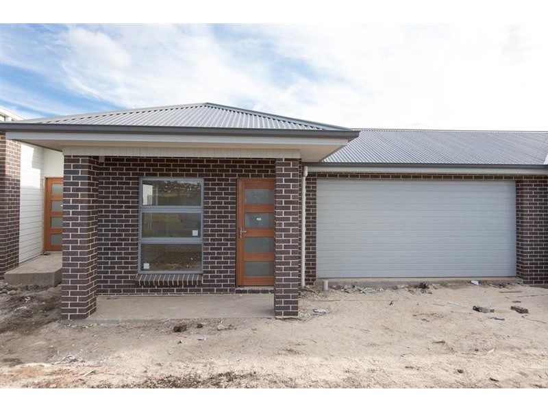 2/48 Yellow Rock  Rd, Tullimbar NSW 2527