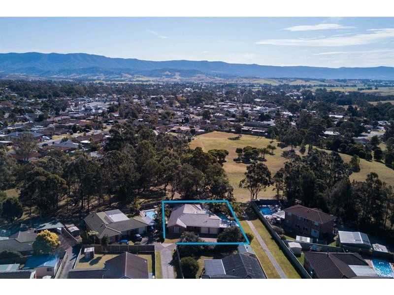 25 Barcoo Cct, Albion Park NSW 2527